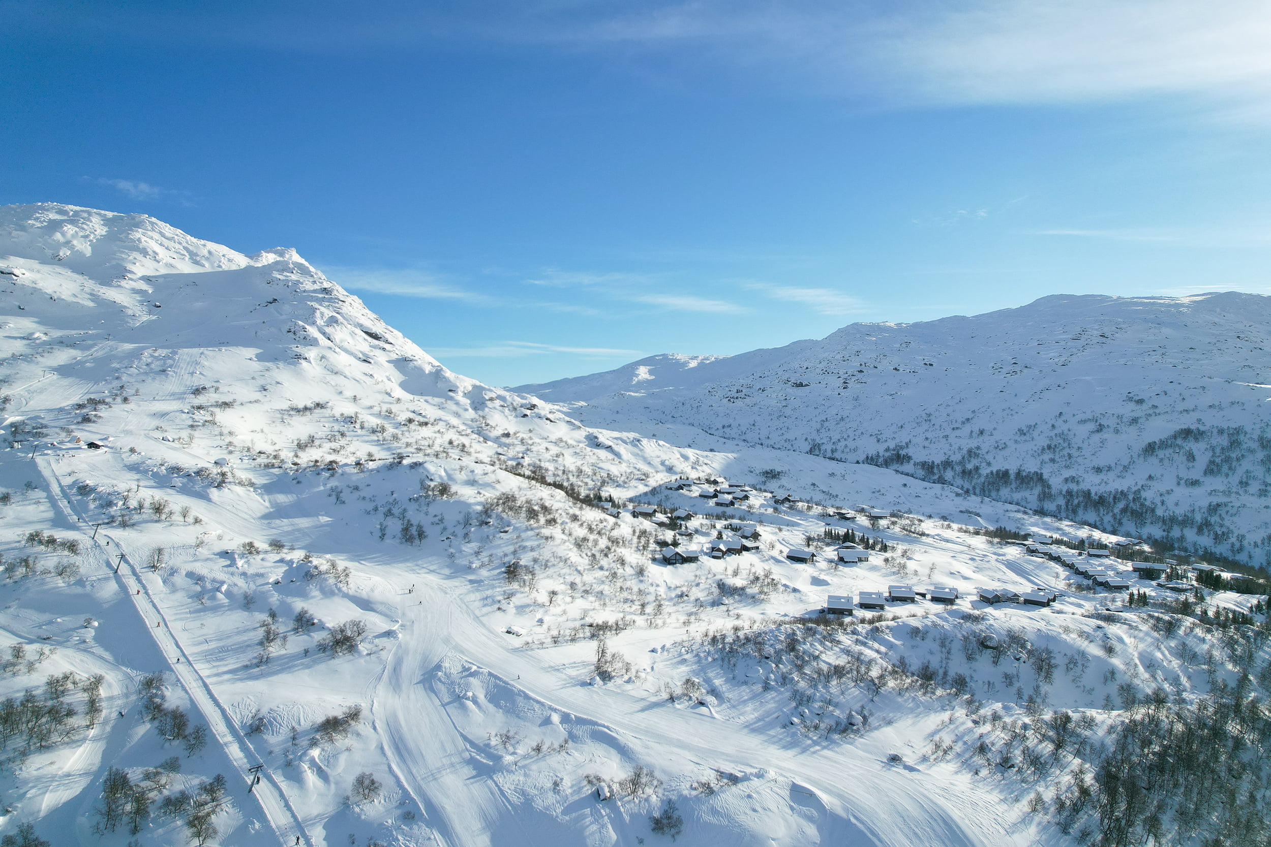 Ski in, ski out. Skitrekket ligger like ved hyttene. Ski in, ski out. Skitrekket ligger like ved hyttene.